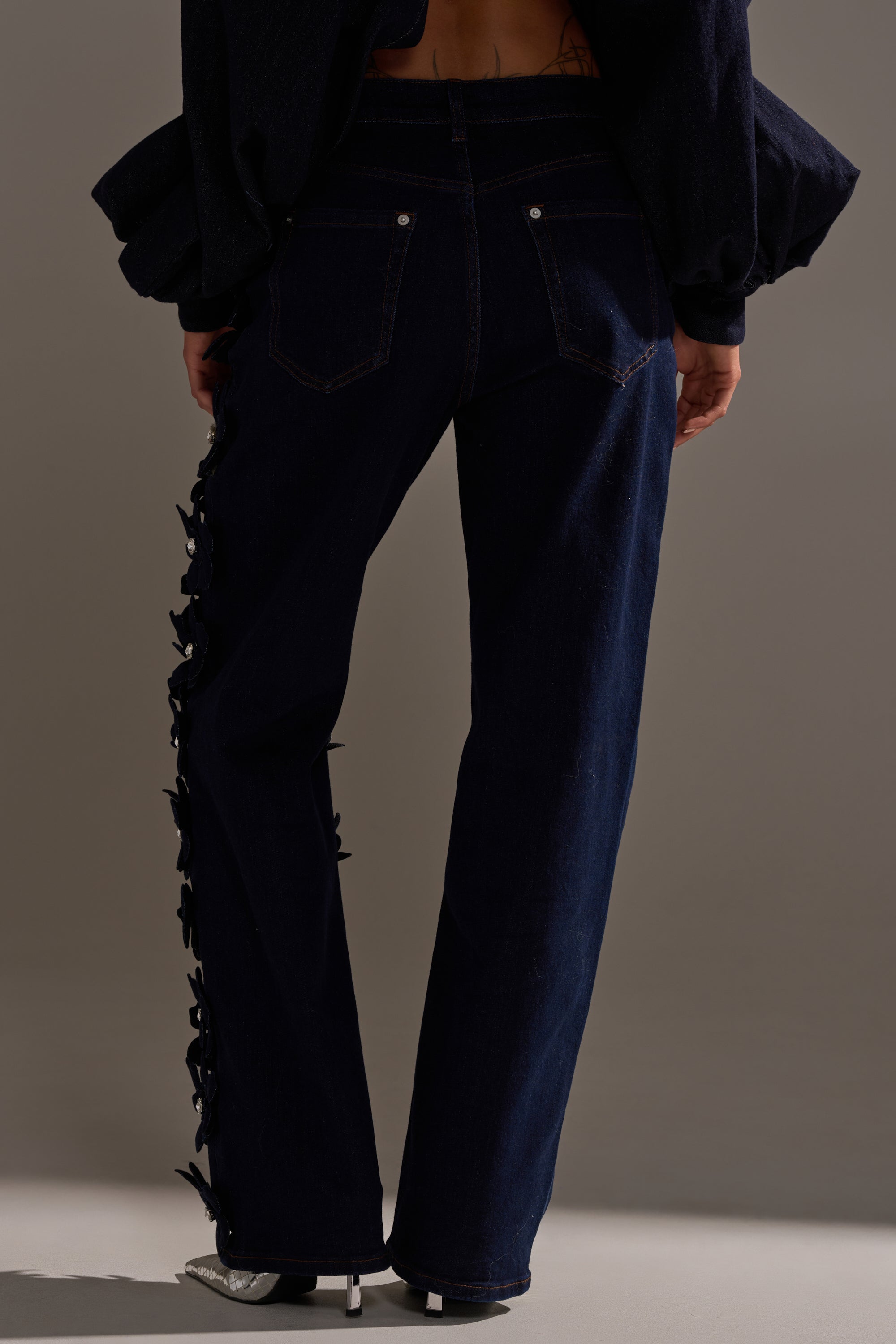 FLORAL FIELDS APPLIQUE DENIM PANTS WITH RHINESTONES