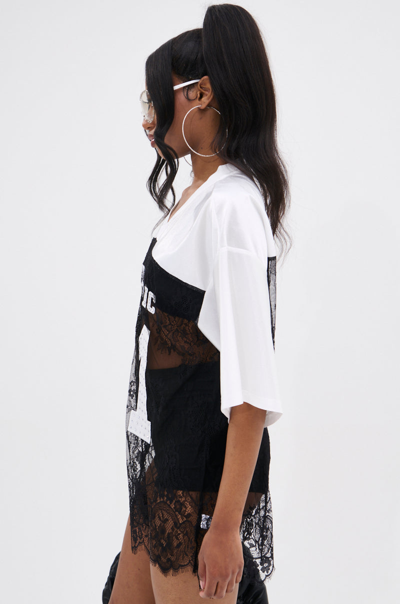 IT GIRL LACE JERSEY DRESS IN WHITE AND BLACK