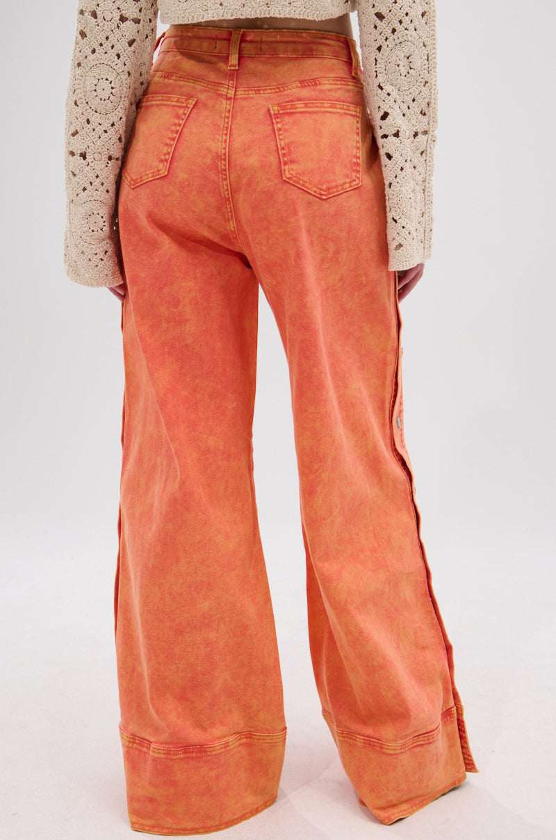 ABOVE AVERAGE DISTRESSED SIDE SNAP JEANS