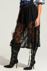 KELLY LACE SHORT IN BLACK