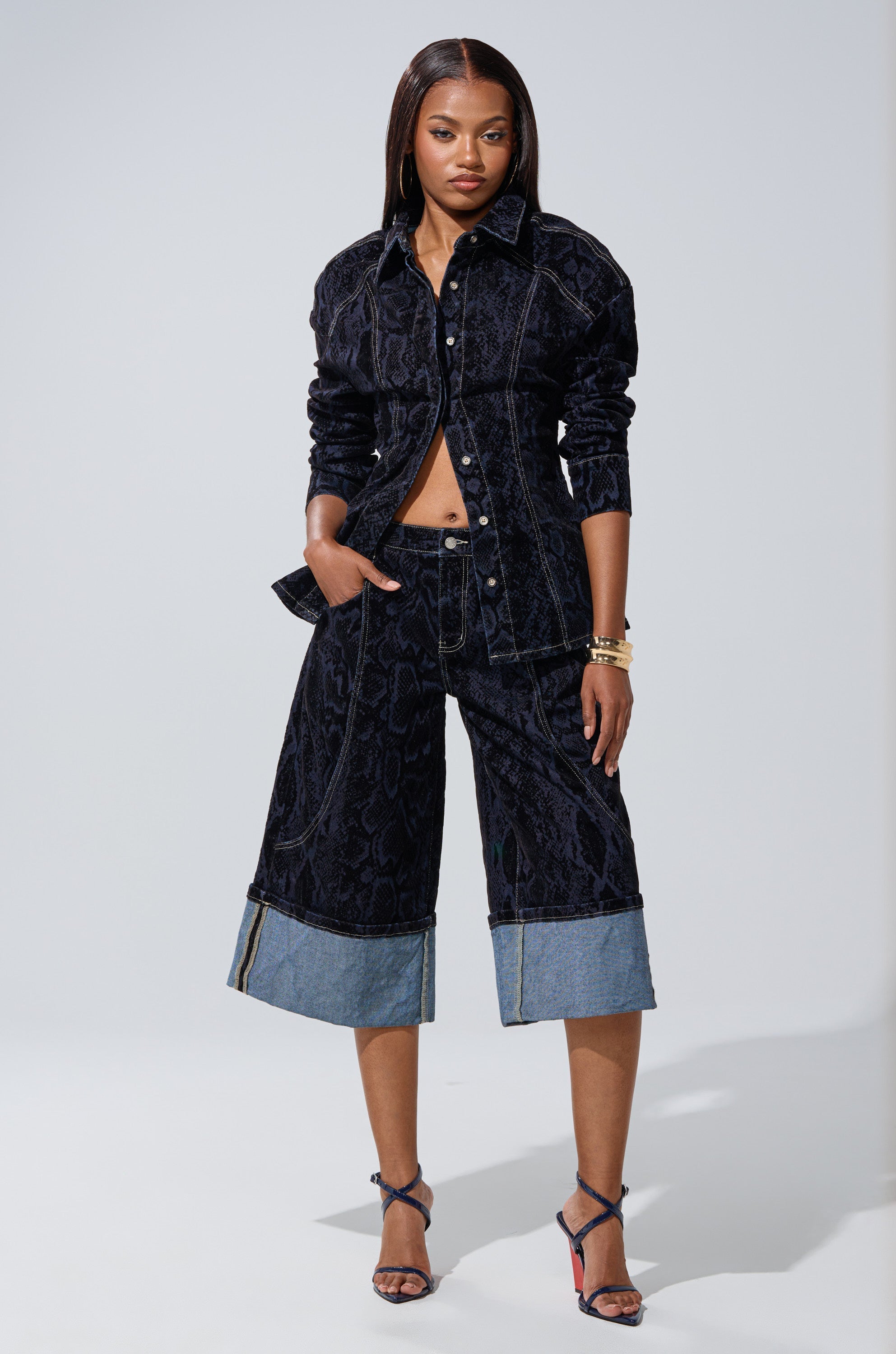 FEELS LIKE MONEY DENIM BERMUDA SHORT
