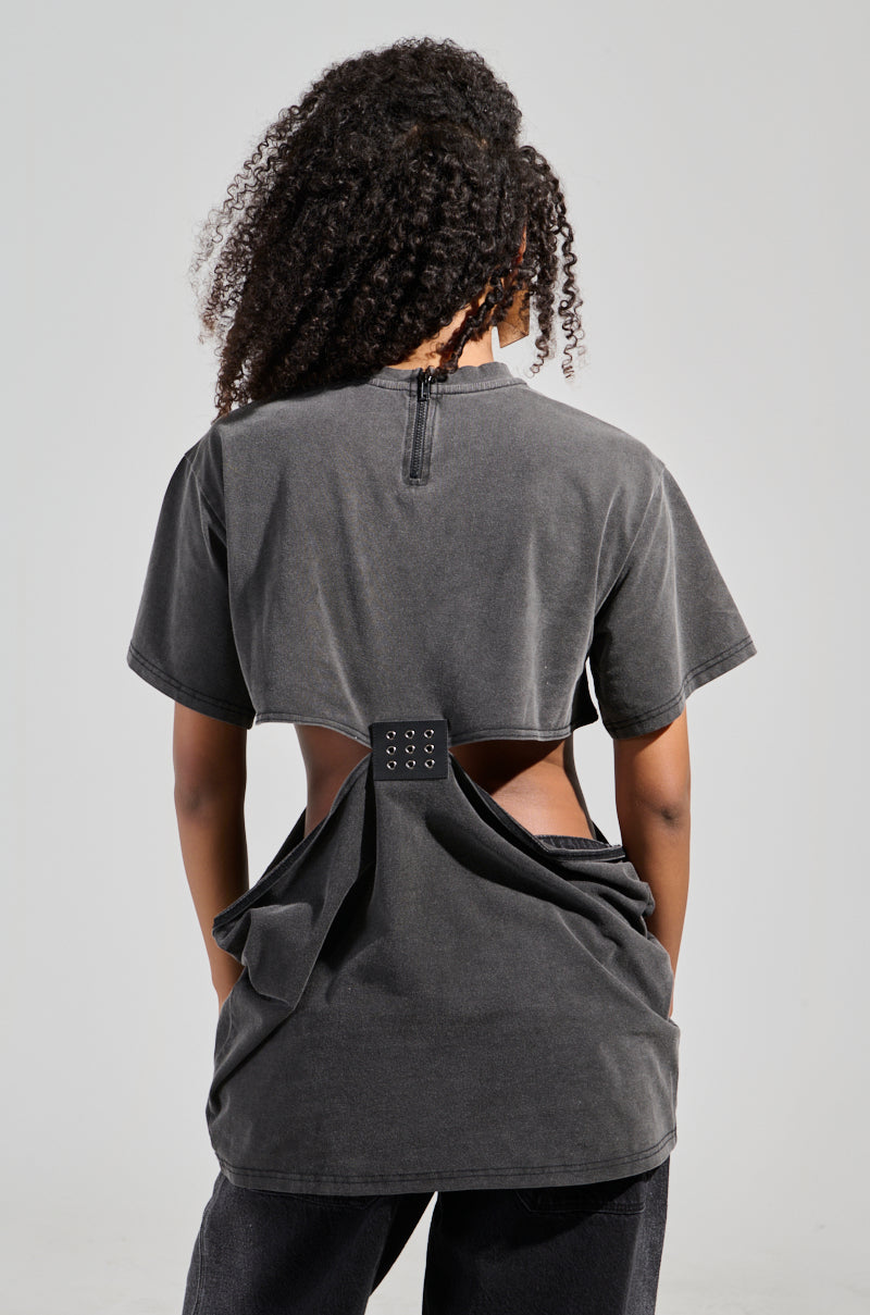 GIRL BOSS MOMENTS CUT OUT T-SHIRT