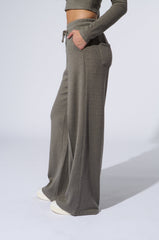 EYES ON ME WIDE LEG SWEAT PANT IN GREY