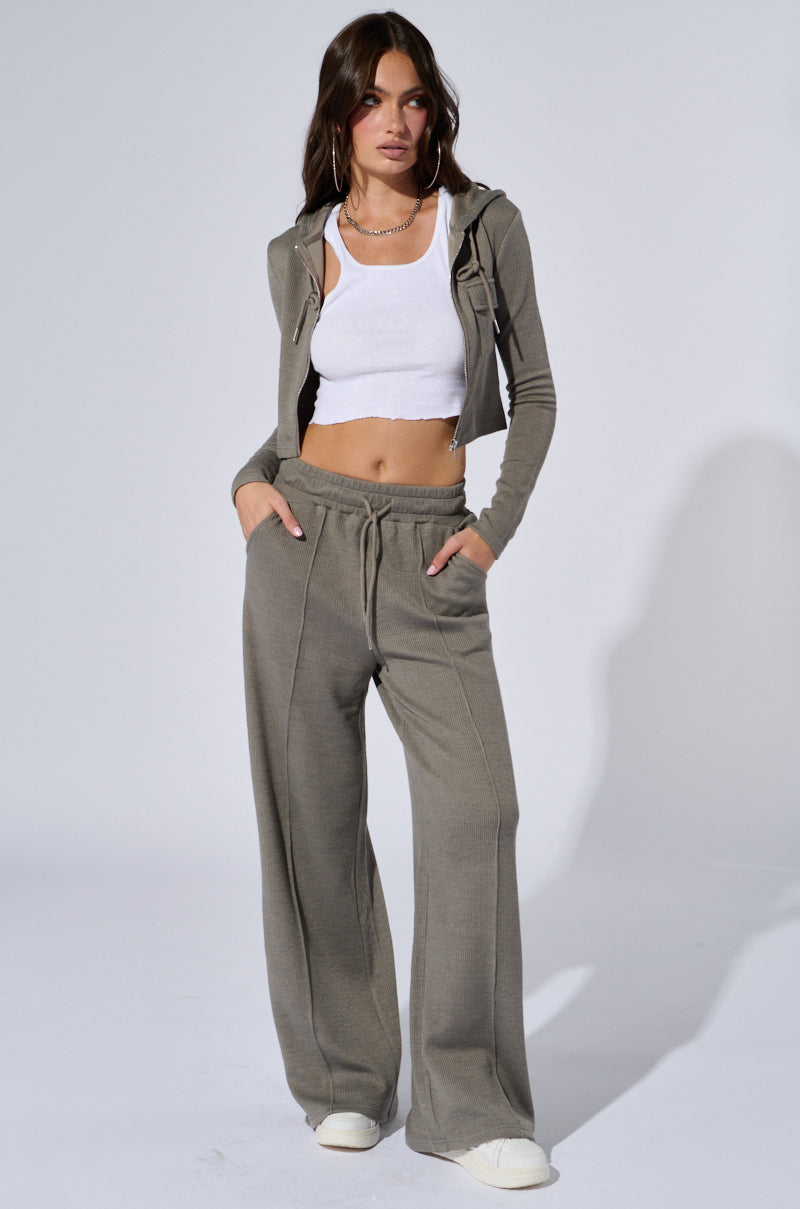 EYES ON ME WIDE LEG SWEAT PANT IN GREY