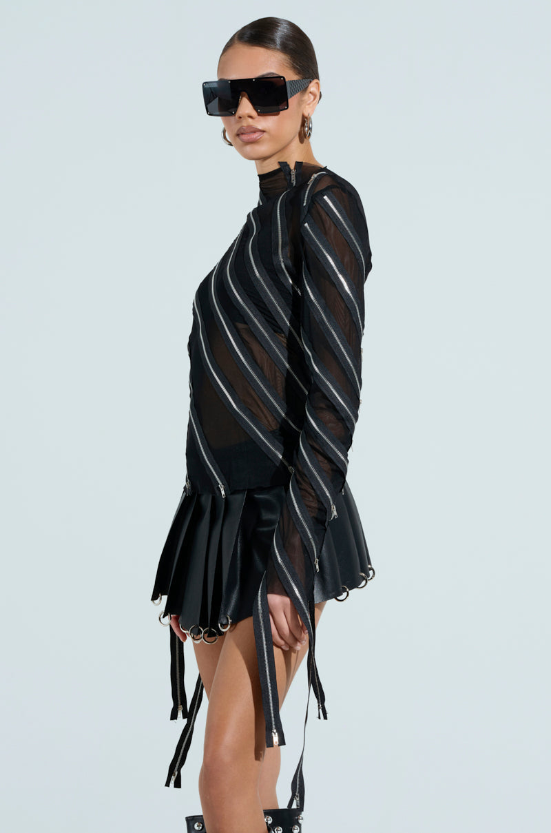 CROSS ZIP MESH TOP