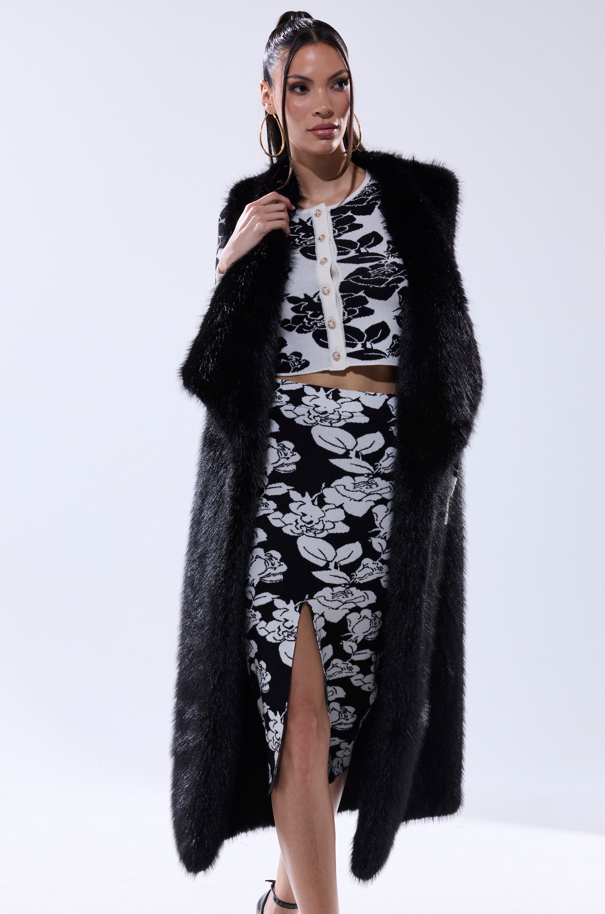 DOWNTIME FAUX FUR VEST IN BLACK