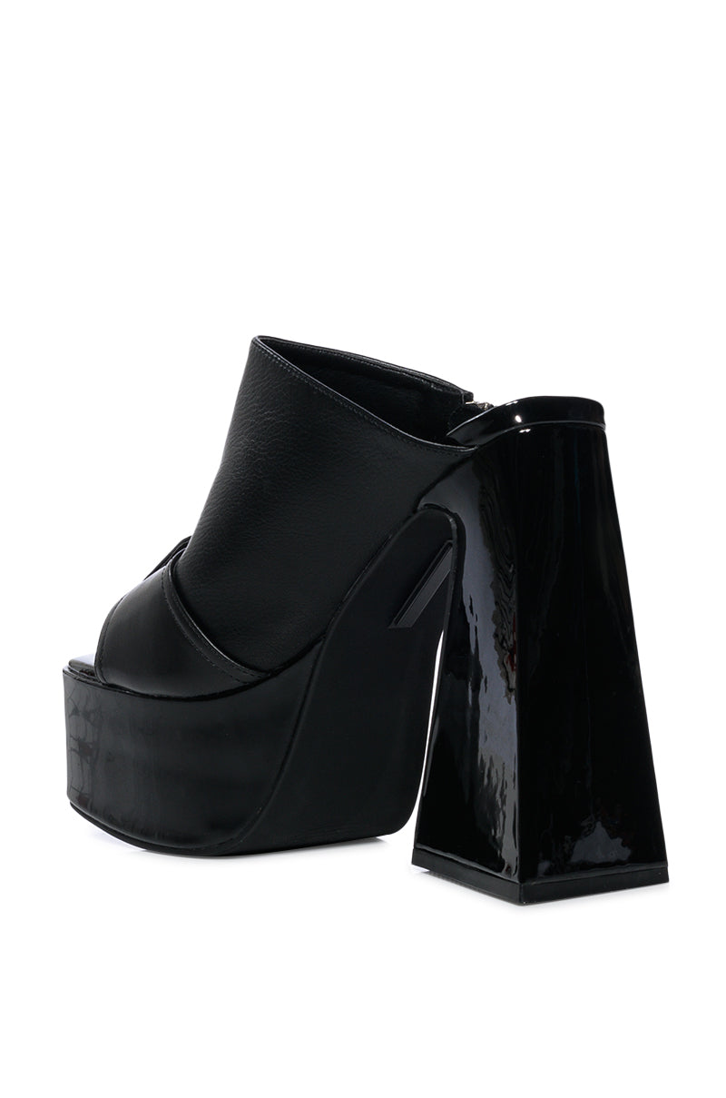 AXELLY MULTI CHUNKY SANDAL