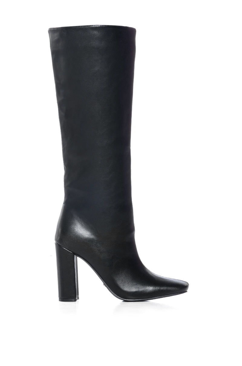 AZALEA WANG MAGNETIZED CHUNKY BOOT IN BLACK