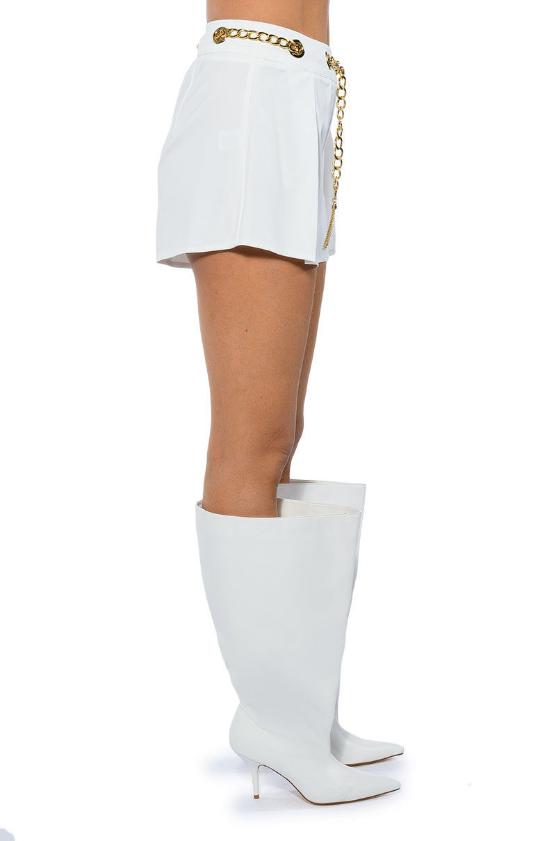 BETTER DAYS FLOUNCE SHORT WITH CHAIN BELT