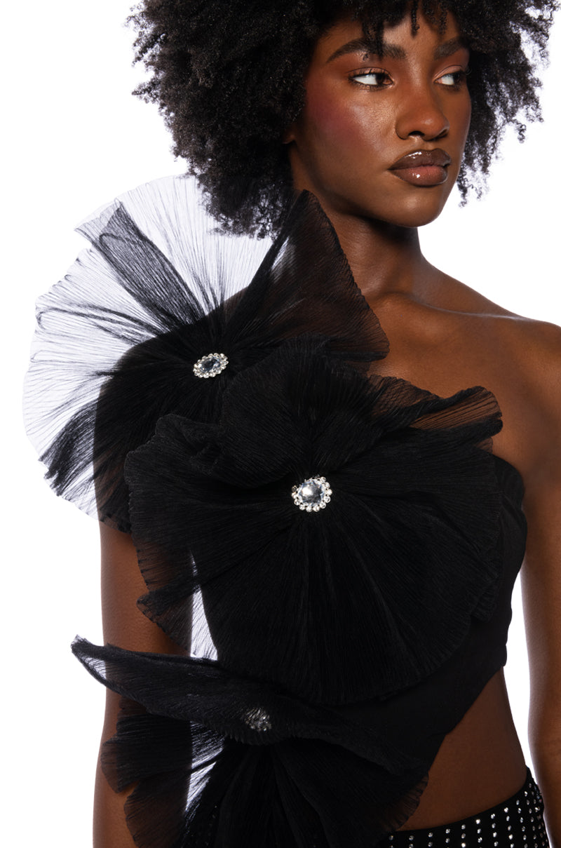 BLOSSOM TEXTURED FLOWER CROP TOP