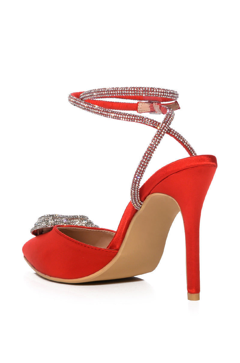 BROKEN LINES RED PUMP WITH HEART EMBELLISHMENT
