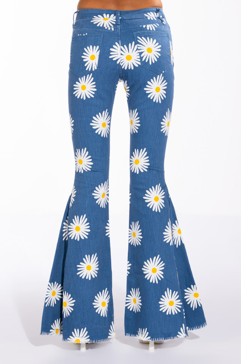 COMING UP DAISIES PRINTED FLARED JEAN