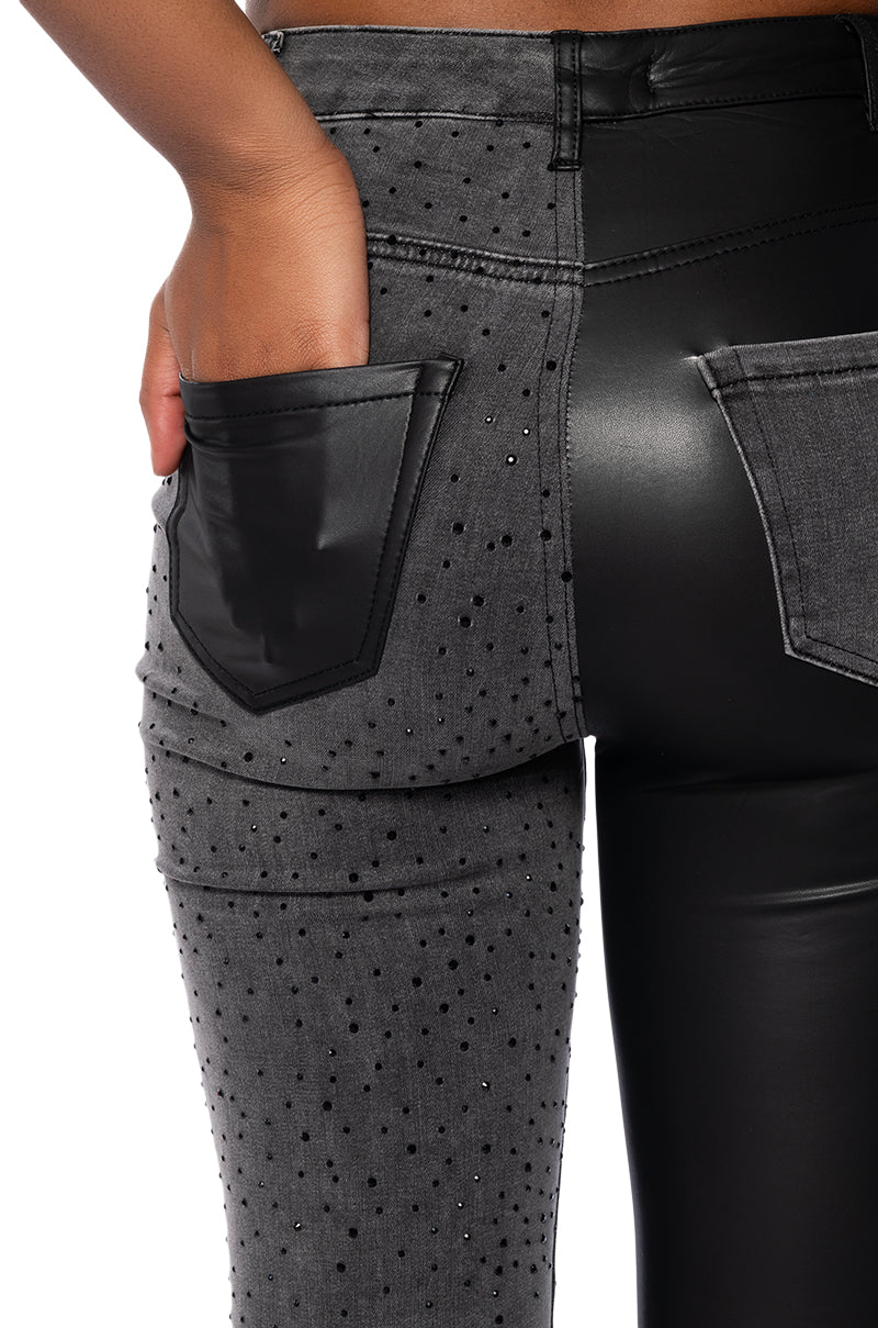 EXTREME STRETCH EMBELLISHED SKINNY JEANS
