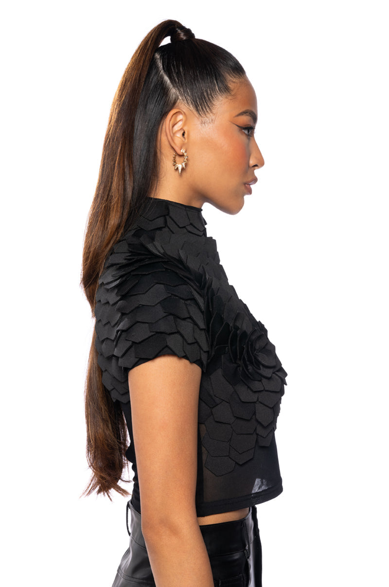 IN BLOOM SCALE DETAIL TEXTURED SHORT SLEEVE TOP