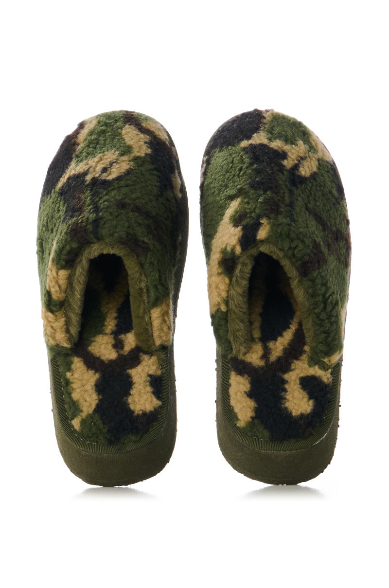 OFF THE CLOCK SHERPA CAMO SLIPPER